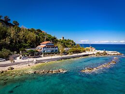 Elena's Luxury Studios and Apartments