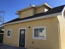 Arbutus Rose House by Elevate Rooms