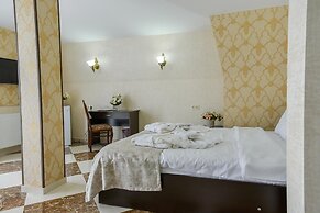Marialuis Hotel