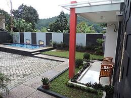 Villa Fahim 1 Puncak 4 Bedroom