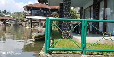 Villa Pinggir Danau Puncak for 30 pax