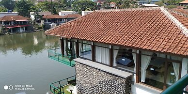 Villa Pinggir Danau Puncak for 30 pax