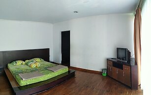 Villa Pinggir Danau Puncak for 30 pax