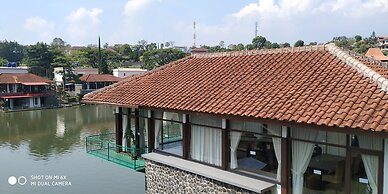 Villa Pinggir Danau Puncak for 30 pax