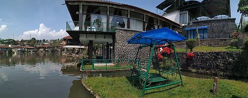 Villa Pinggir Danau Puncak for 30 pax