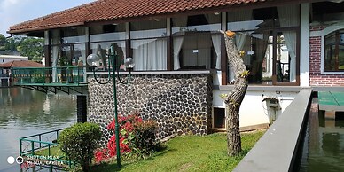 Villa Pinggir Danau Puncak for 30 pax