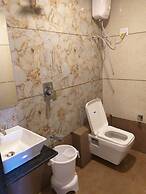 Hotel Royal King by Sky Stays