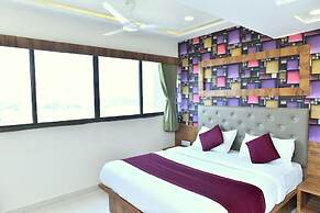 Hotel Royal King by Sky Stays