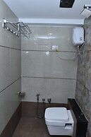 Hotel Royal King by Sky Stays