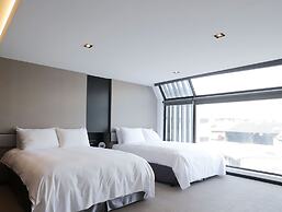 Slow Town Hotel - Glowing