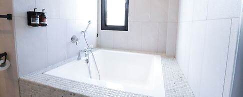 Slow Town Hotel - Glowing