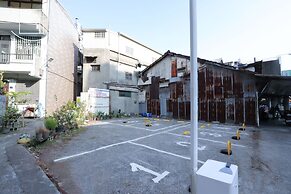 Slow Town Hotel - Glowing