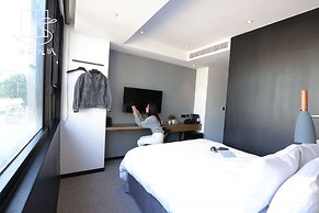 Slow Town Hotel - Glowing