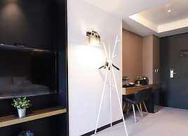 Slow Town Hotel - Glowing