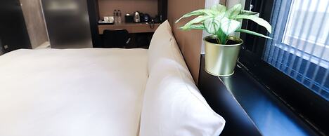 Slow Town Hotel - Glowing