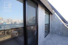 Slow Town Hotel - Glowing