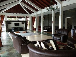 Villa Danau 5 Bedroom for 50 pax