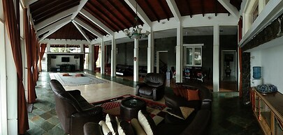 Villa Danau 5 Bedroom for 50 pax