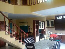 Villa Anvil Cipanas 4 Bedroom for 25 pax