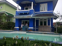 Villa Abdi Cipanas with Swimming Pool