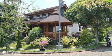 Villa Bumblebee 2 – Little Venice Puncak