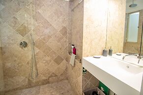 Guest H4U Flores Almada City center
