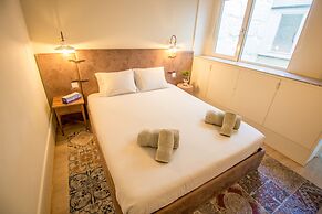 Guest H4U Flores Almada City center
