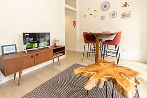 Guest H4U Flores Almada City center