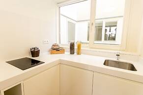 Guest H4U Flores Almada City center