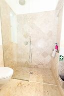 Guest H4U Flores Almada City center