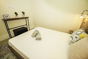 Guest H4U Flores Almada City center