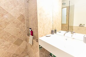 Guest H4U Flores Almada City center