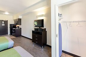 Studio 6 Austin, TX - Airport