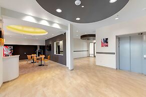 Studio 6 Austin, TX - Airport