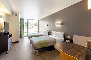 Studio 6 Austin, TX - Airport