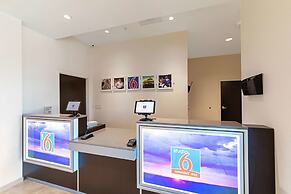 Studio 6 Austin, TX - Airport