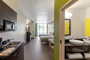 Studio 6 Austin, TX - Airport