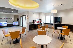 Studio 6 Austin, TX - Airport