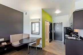 Studio 6 Austin, TX - Airport