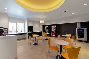 Studio 6 Austin, TX - Airport