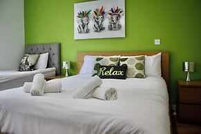 Four Corners Holiday Home with Hot Tub & Sauna