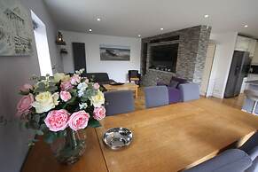 Four Corners Holiday Home with Hot Tub & Sauna
