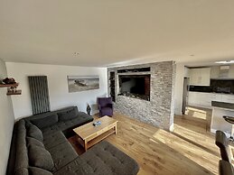 Four Corners Holiday Home with Hot Tub & Sauna