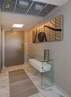 Alexander 718 3 Bedroom Apts by RedAwning