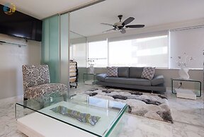 Alexander 718 3 Bedroom Apts by RedAwning