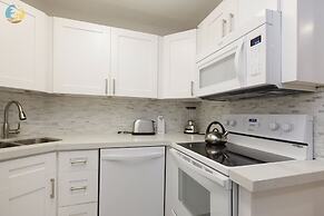 Alexander 718 3 Bedroom Apts by RedAwning