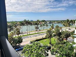 Alexander 718 3 Bedroom Apts by RedAwning