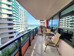 Alexander 718 3 Bedroom Apts by RedAwning