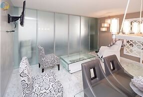 Alexander 718 3 Bedroom Apts by RedAwning