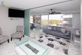 Alexander 718 3 Bedroom Apts by RedAwning